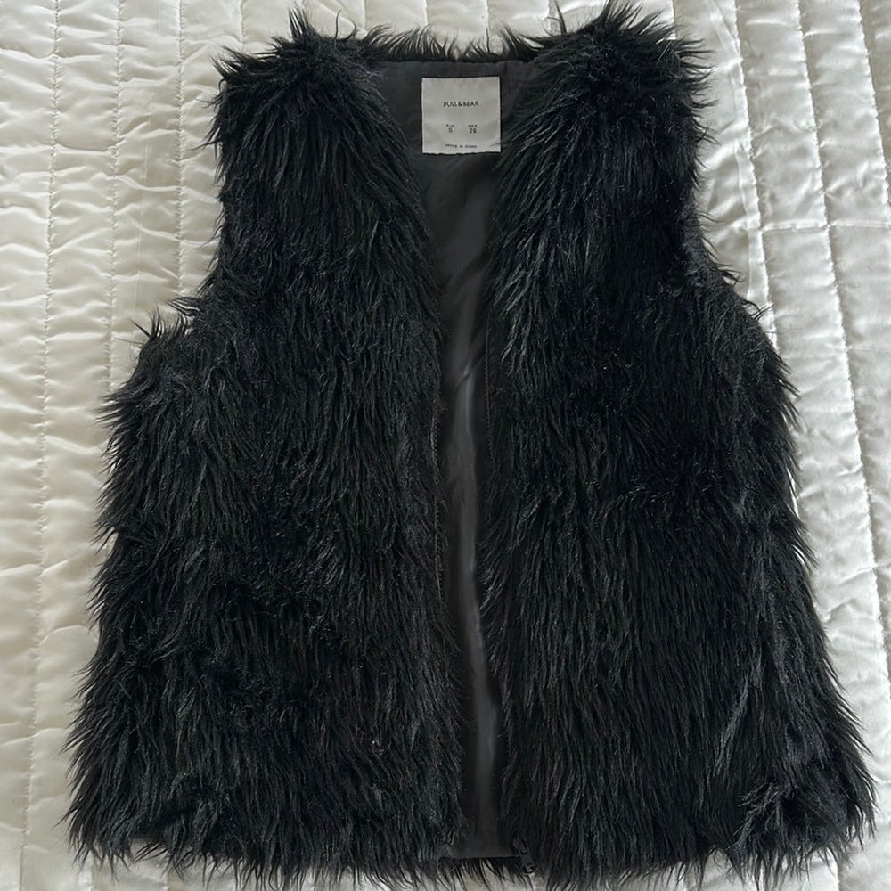 Pull&Bear Black Faux Fur Vest
